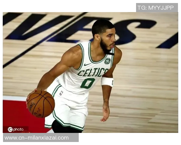 克拉克斯顿强势表现一攻一防完美配合助力球队稳住局势